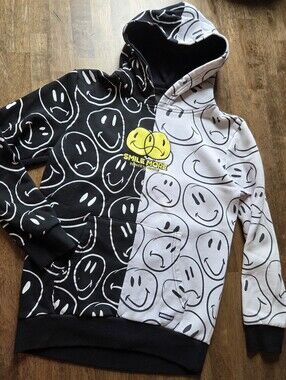 Amnesia Smile More Kids Bold Black & White Split Smile Hoodie